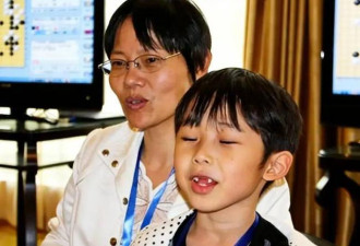 罕见合影：聂卫平和前妻孔祥明比赛中相遇