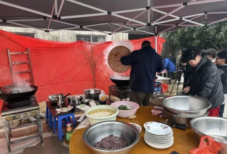 千人杀猪宴紧急叫停！记者在杀猪现场：乡村留住了什么？