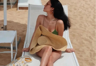 杨采钰靓丽写真露出事业线！肤白貌美大长腿性感火辣