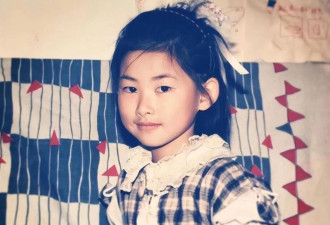朱珠一家吃路边摊被偶遇!女儿热出一头汗,老公偷拍她满眼都是爱