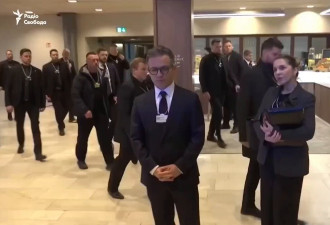 1小时闭门会谈 特朗普称与泽连斯基会晤“非常好”