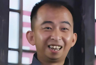 他曾被笑“太丑”，娶小15岁美妻，如今身家上亿