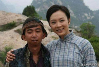 他曾被笑“太丑”，娶小15岁美妻，如今身家上亿