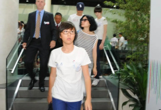 嫣然风波背后：李亚鹏公益路上的二十年沉浮