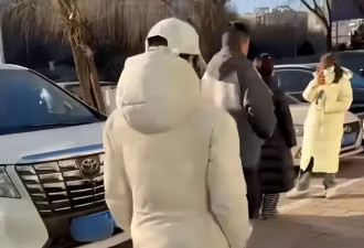 第一个捐款的明星出现了！苗圃现身嫣然医院捐款