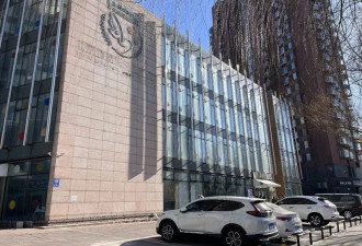 李亚鹏直播登顶带货榜 激动透露嫣然医院新址进展