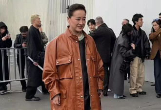 看懂冯巩预言，才明白离开春晚的贾玲，早已安排好退路
