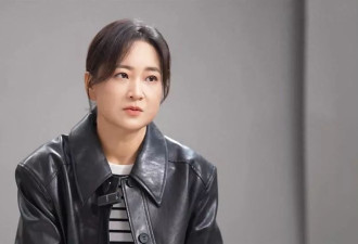 看懂冯巩预言，才明白离开春晚的贾玲，早已安排好退路
