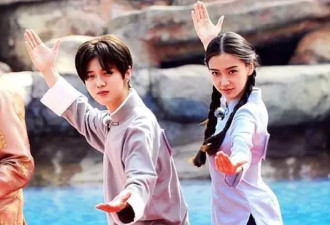 明星过气瞬间！baby妆没化完就被要求直播