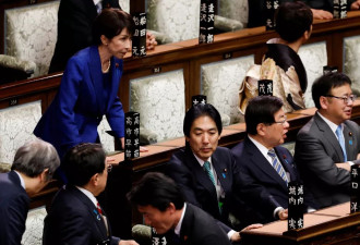 高市早苗人气下滑？民调：支持率暴跌10个百分点