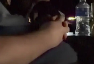 林俊杰七七公布恋情后首同框 两人看电影表情认真
