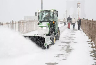 美冰冻灾难：扫雪车撞死人 德州"蒸汽龙卷风" 百万人断电