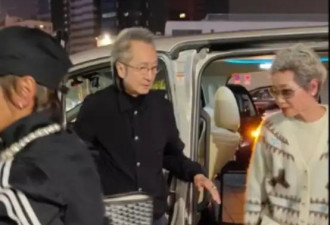 香港著名女星与老公同框表情冷淡，拒绝牵手，老公曾被曝多次绯闻