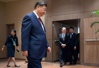 英国首相斯塔默访华，伦敦在中美之间“走钢丝”