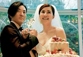 21岁拍三级片,30岁被出轨,38岁嫁大佬,如今50岁没孩子被宠成宝