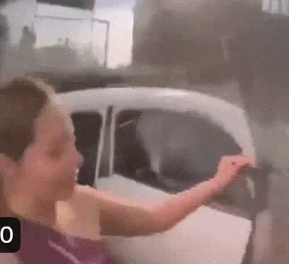 美国女网红跑毒枭老窝卖他周边 真被毒枭绑了
