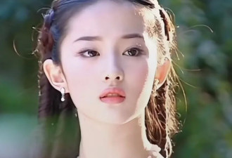 一脸苦相的王珞丹究竟算不算美女？看她跟蒋欣同框就知道了