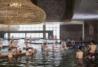 ​洗浴中心，正在洗劫星级酒店