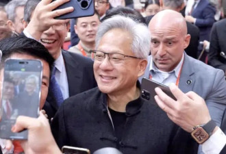 黄仁勋穿“大爷装”逛上海菜市场，亿万富豪为啥那么接地气？