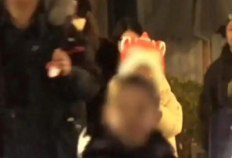 黄晓明杨颖带儿子游迪士尼,网友喊话希望他们复婚