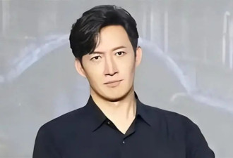 和蒋欣相恋多年，他转身娶了小4岁娇妻，如今妻子和他红透半边天