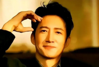 和蒋欣相恋多年，他转身娶了小4岁娇妻，如今妻子和他红透半边天