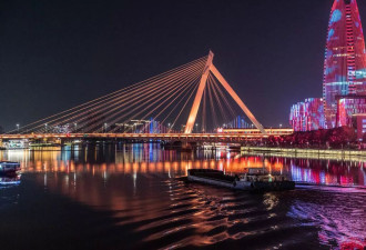 在世界最繁忙的港口感受中国经济的"最好""最坏"