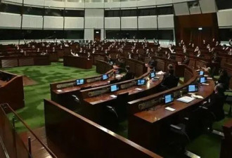 宏福苑大火两个月:重觅家园路在何方?灾后重建难题待解
