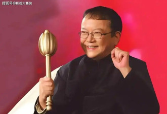 被传卖掉四合院移民美国的王刚，已经走上了另一条路