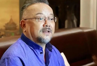 被传卖掉四合院移民美国的王刚，已经走上了另一条路
