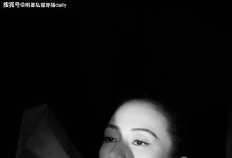 46岁高圆圆状态好真实！酒红色披风长裙搭配大光明发型，太温柔了