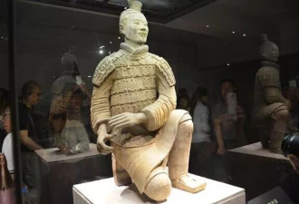 活人制？兵马俑唯一“绿脸战士”成考古悬案 被禁出国