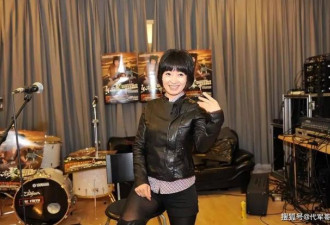 她连续5次上春晚，与恩师同居怀孕被骗流产