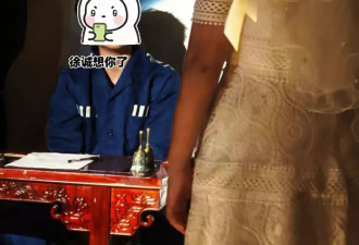 年轻女性，正付费购买恋爱