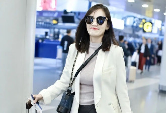 “马蓉”离开王宝强9年后更美了,穿短裤秀豆腐腿