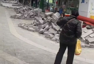 贵州毕节多家临街店铺一夜之间遭砌墙封堵