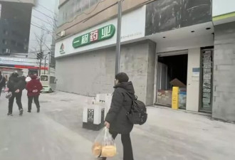 贵州毕节多家临街店铺一夜之间遭砌墙封堵
