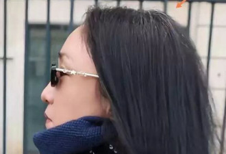 51岁周迅幕后照片曝光！白发明显脸圆了一圈
