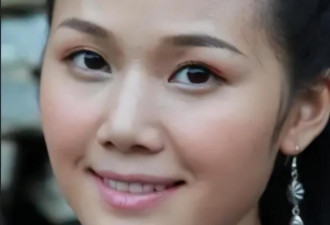 她是宋祖英亲妹，小22岁， 出道17年走得稳