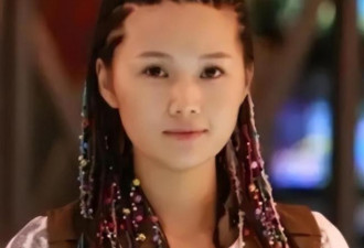 她是宋祖英亲妹，小22岁， 出道17年走得稳
