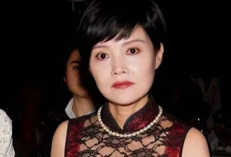 她11岁被谢晋看中，追过姜文，如今孑然一身