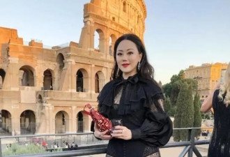 章小蕙在国外太敢穿了！一袭蕾丝裙秀出尤物身材，完全没有大婶味