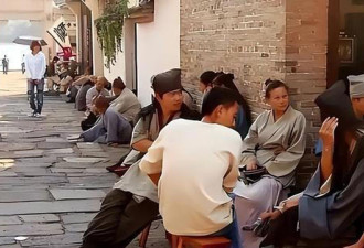 横店13万群演现状：美女泛滥 懒汉遍地