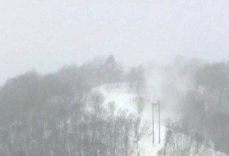 滑雪场缆车到站却未能下车 她吊挂半空中身亡！竟是背包夺命