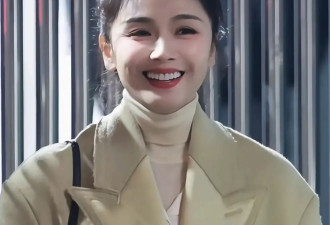 被刘涛高马尾造型美到了！春晚彩排3套穿搭，国泰民安气质真突出