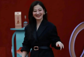 珠海这一夜，孙俪压轴出场却脸松肉垮，被顾盼生辉的50岁梅婷惊艳