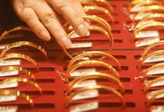 金价暴跌，刚买的金饰能退吗？