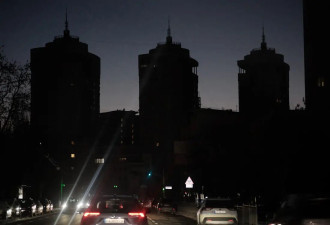 -30℃的基辅超500栋公寓停暖，下水管道冻结！