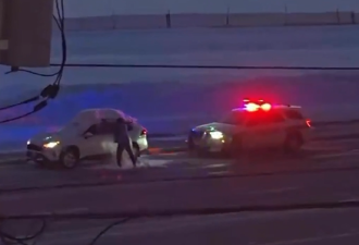 密市警车不止会抓罪犯，还会监督你清理积雪！