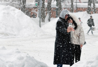 日本连日强降雪27死290伤 多人从屋顶跌落或遭埋